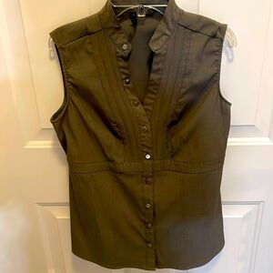 Cute gray fitted sleeveless top